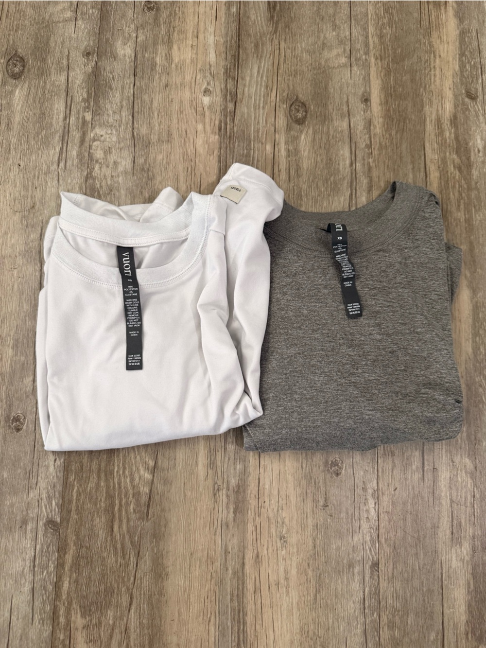 Vuori bundle of 2 short sleeve crop tops size extra small XS